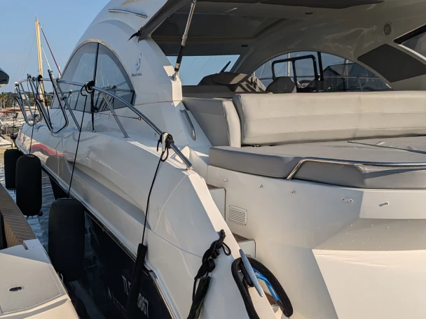 MonteCarloYachts 47 feet jednotlivci a charterové společnosti v Juan-les-Pins