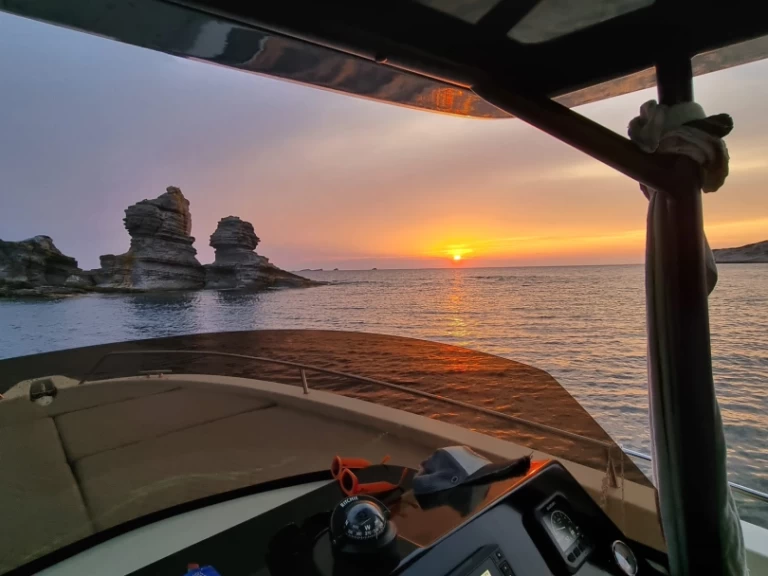 Astilux 900SD jednotlivci a charterové společnosti v Sant Antoni de Portmany