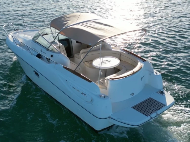 Jeanneau Leader 805 jednotlivci a charterové společnosti v Mandelieu-la-Napoule