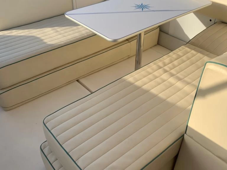 Pronájem lodi Airon Dart 36 v Porto Badino na Samboatu