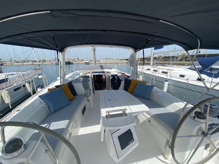 Bénéteau Oceanis 500 jednotlivci a charterové společnosti v Sitges