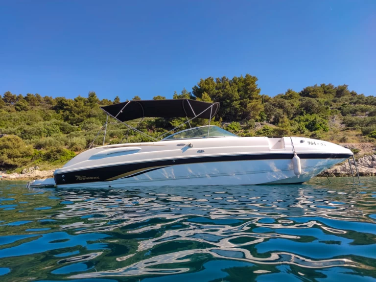 Pronájem lodi Split lákavé ceny Chaparral 263 Sunesta