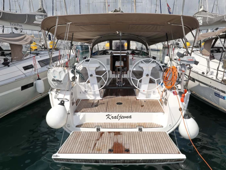 Pronajmout si Bavaria Cruiser 41S v Murter-Kornati