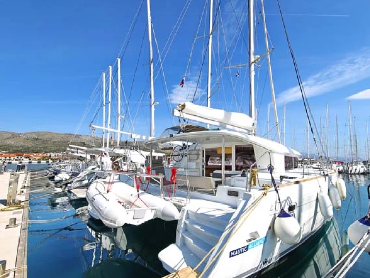 Pronájem lodi Trogir lákavé ceny Lagoon 400 S2