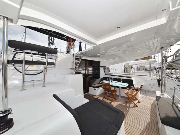 Katamarán k pronájmu v Trogir za nejlepší cenu