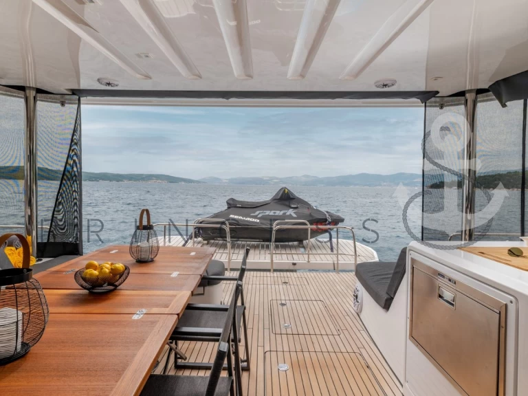 Lagoon Lagoon 55 jednotlivci a charterové společnosti v Kaštela