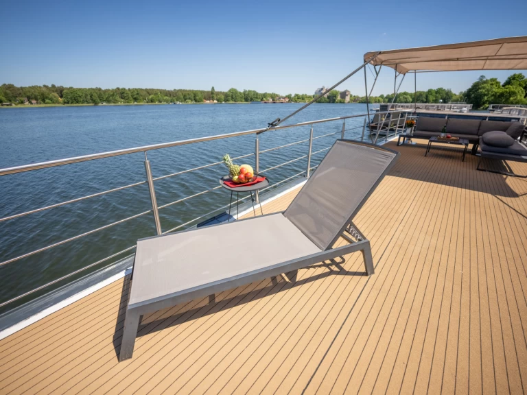 Pronajmout Říční loď se skipperem či ne WOMA v Fürstenberg/Havel