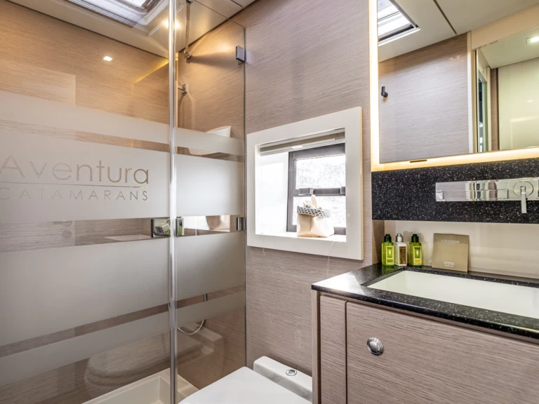 Motorová loď k pronájmu v Alimos za nejlepší cenu