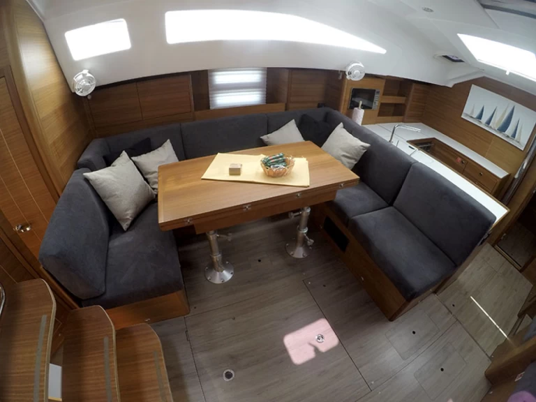 Pronajmout si Elan Impression 50.1 v Šibenik 