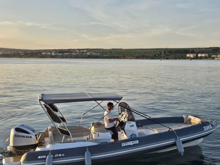 Pronájem lodi Salpa Salpa Soleil 24.5 v Tkon na Samboatu