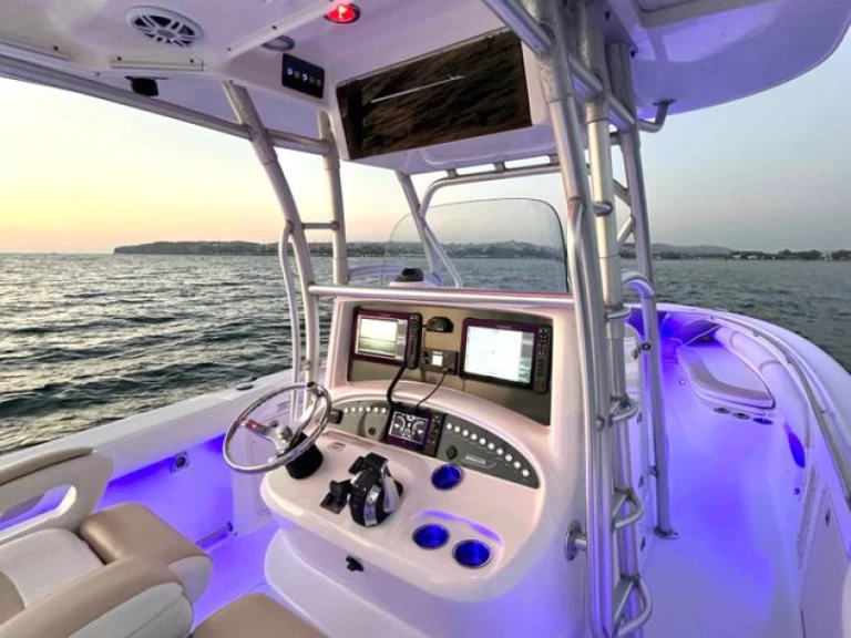 Pronajmout si Boston Whaler Boston Whaler 320 Outrage v Ýdra