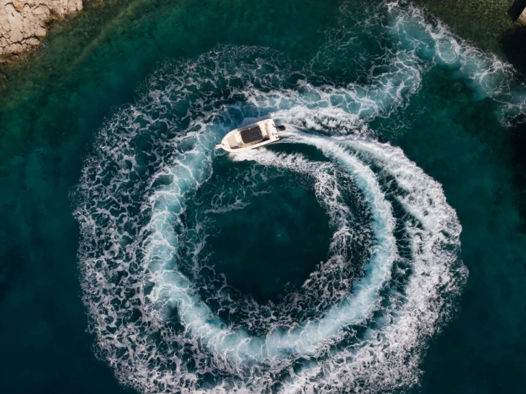 Pronajmout Motorová loď se skipperem či ne Boston Whaler v Ýdra