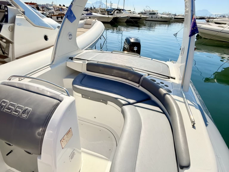 Pronajmout si Asso CHARISMA PASSIONE v Porto di Mergellina