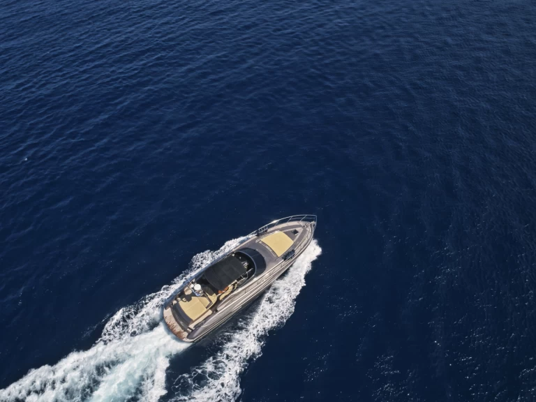 Jachta k pronájmu v Limáni Lavríou za nejlepší cenu