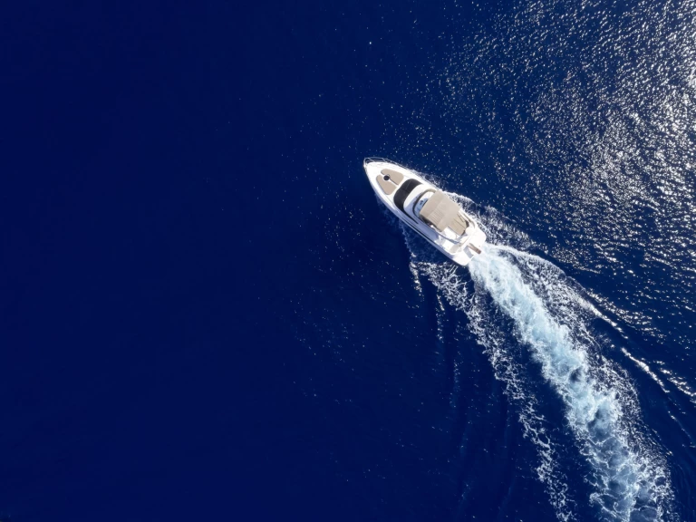 Pronajmout Motorová loď se skipperem či ne Régal v Lavrio