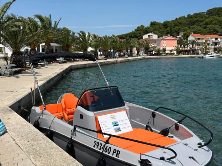 Quicksilver Activ 555 Open jednotlivci a charterové společnosti v Kukljica