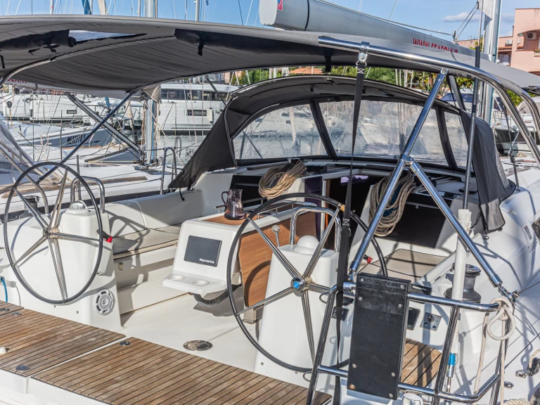 Pronajmout si Dufour Dufour 460 Grand Large v Furnari