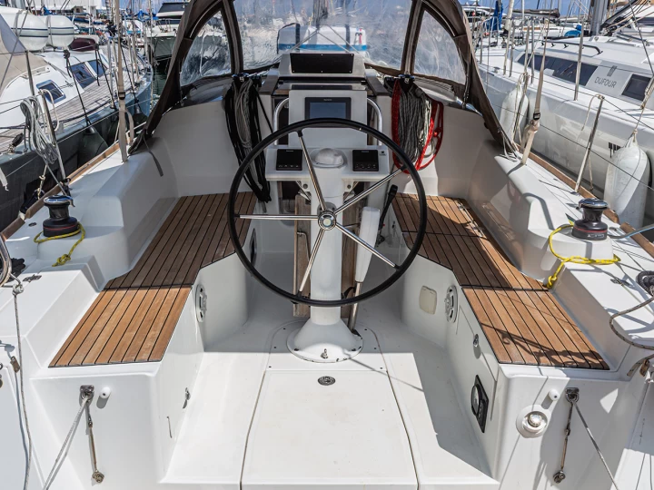 Pronájem Plachetnice Jeanneau s licencí