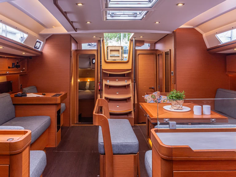 Dufour Dufour 56 Exclusive jednotlivci a charterové společnosti v Furnari