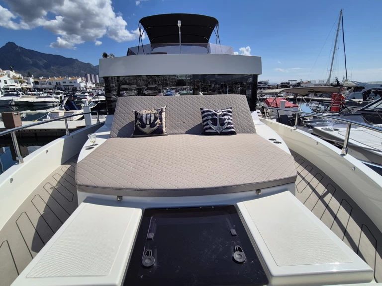 Pronajmout Motorová loď se skipperem či ne Cobra v Puerto Banús