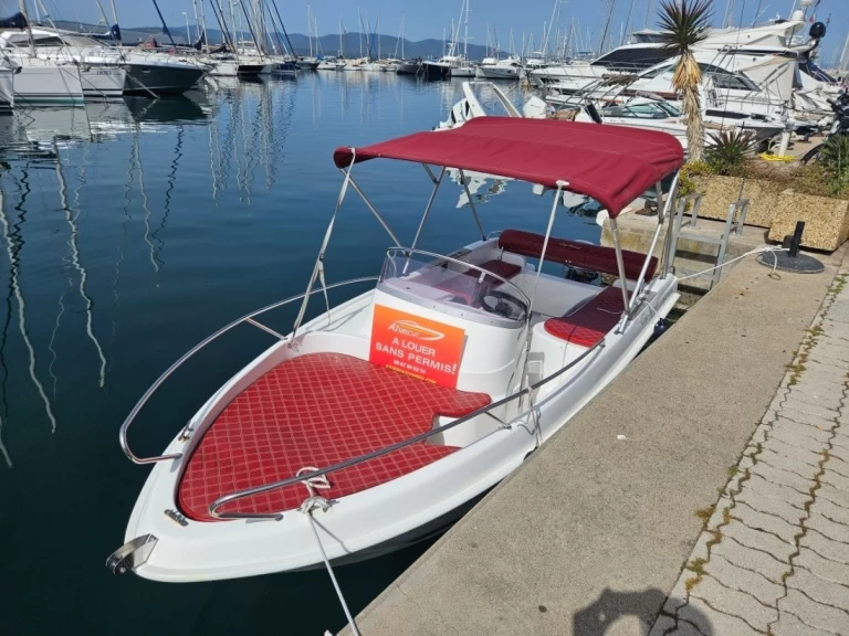 Pronajmout si B2 Marine CAP-FERRET 452 Open San Permis v Saint Raphael