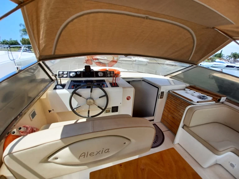 Pronajmout Motorová loď se skipperem či ne Partenautica v Terracina