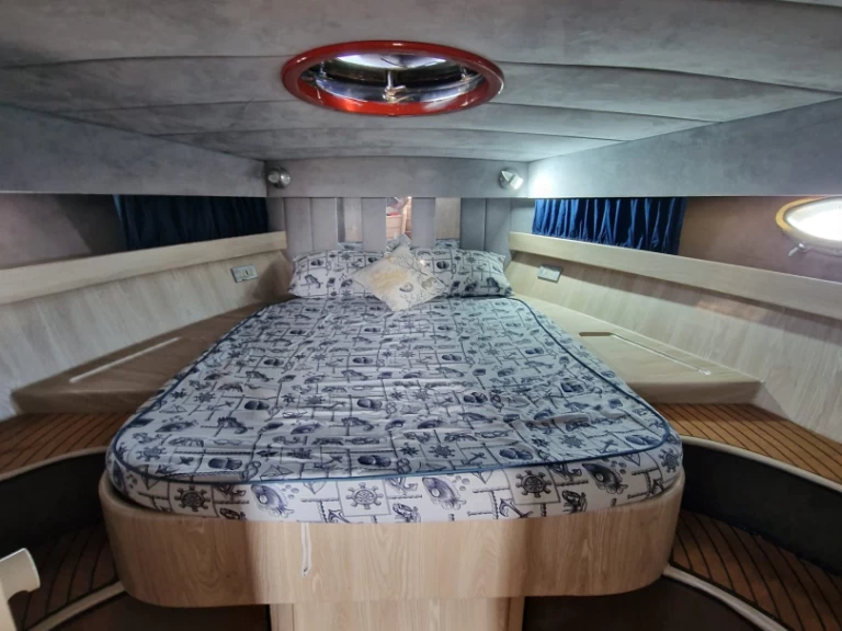 Pronájem Motorová loď Partenautica s licencí