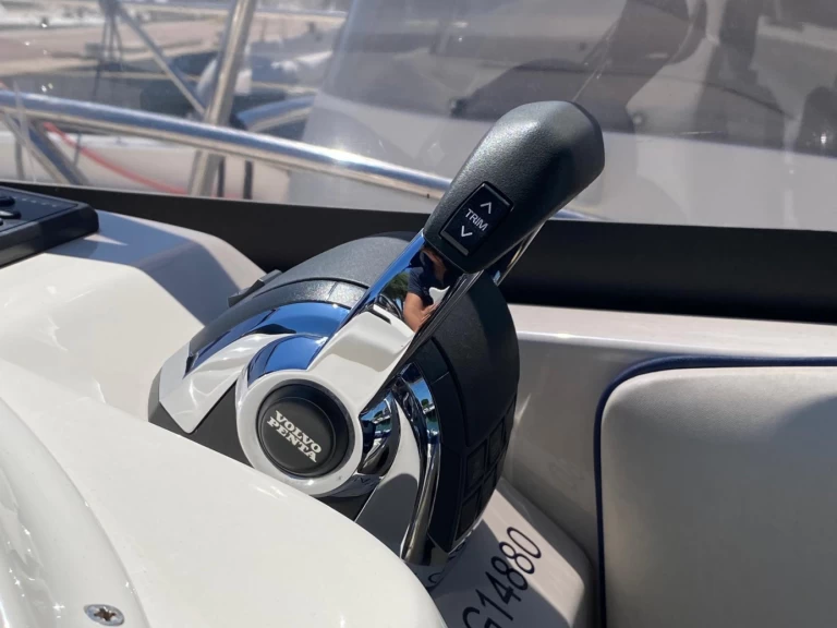 Pronájem Motorová loď Eolo s licencí