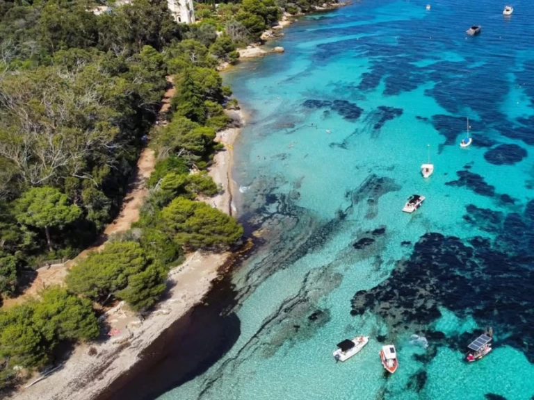 Motorová loď k pronájmu v Mandelieu-la-Napoule za nejlepší cenu