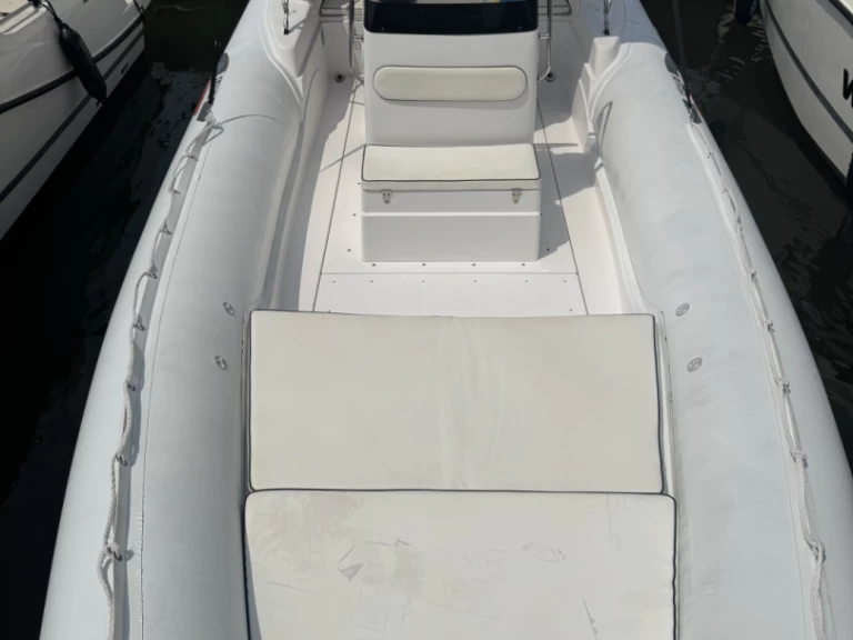 Selva Selva D800 jednotlivci a charterové společnosti v Mandelieu-la-Napoule