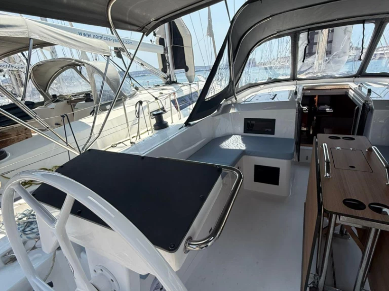 Bavaria Bavaria C46 jednotlivci a charterové společnosti v Lavrio