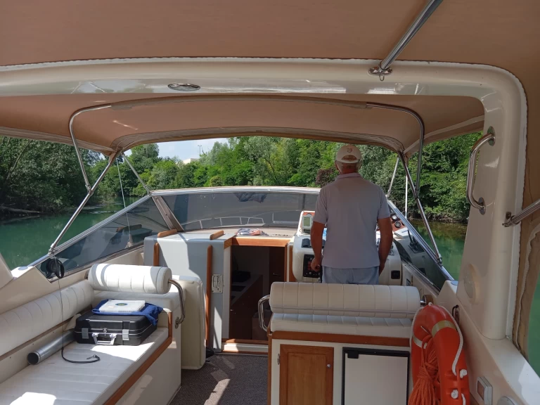 Motorová loď k pronájmu v Lido za nejlepší cenu