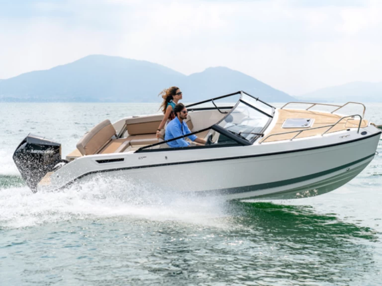 Quicksilver Activ 675 Cruiser jednotlivci a charterové společnosti v Marseille