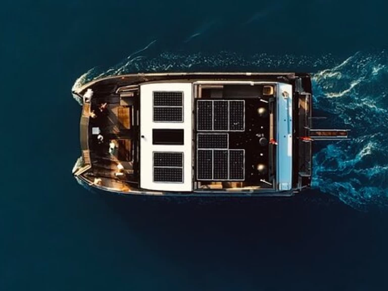 Pronájem Katamarán Custom Made s licencí