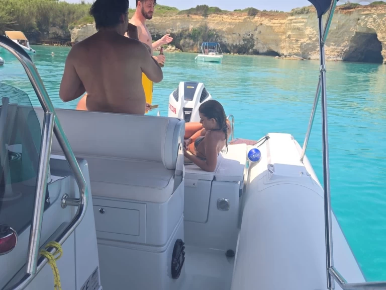 Pronájem Polotuhá loď v San Foca -Joker Boat Clubman 24