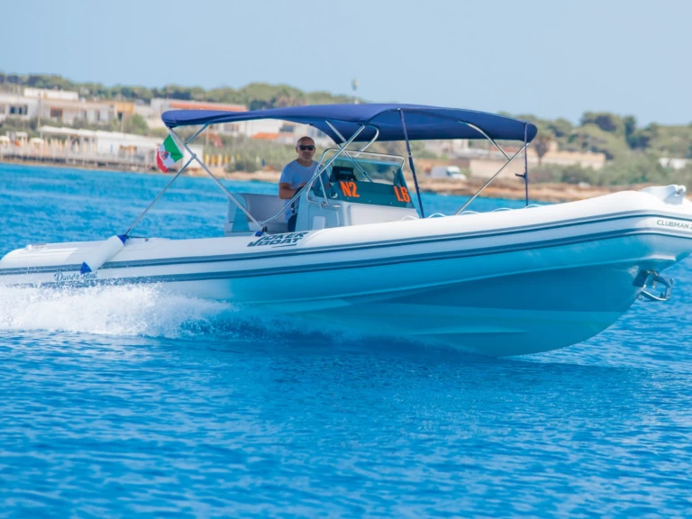 Pronájem lodi Joker Boat Clubman 24 v San Foca na Samboatu