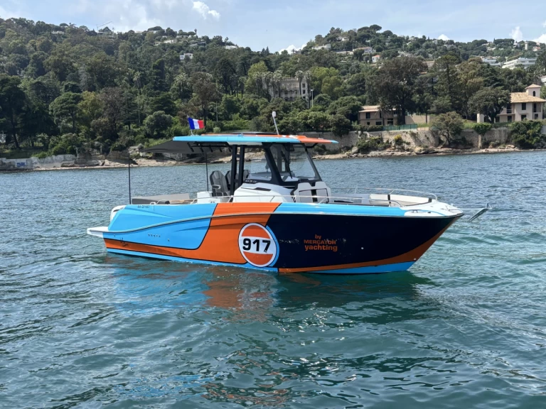 Jeanneau cap camarat 10.5 CC jednotlivci a charterové společnosti v Cannes