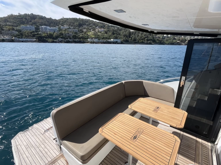 Pronajmout si Galeon Galeon 360 Fly v Cannes