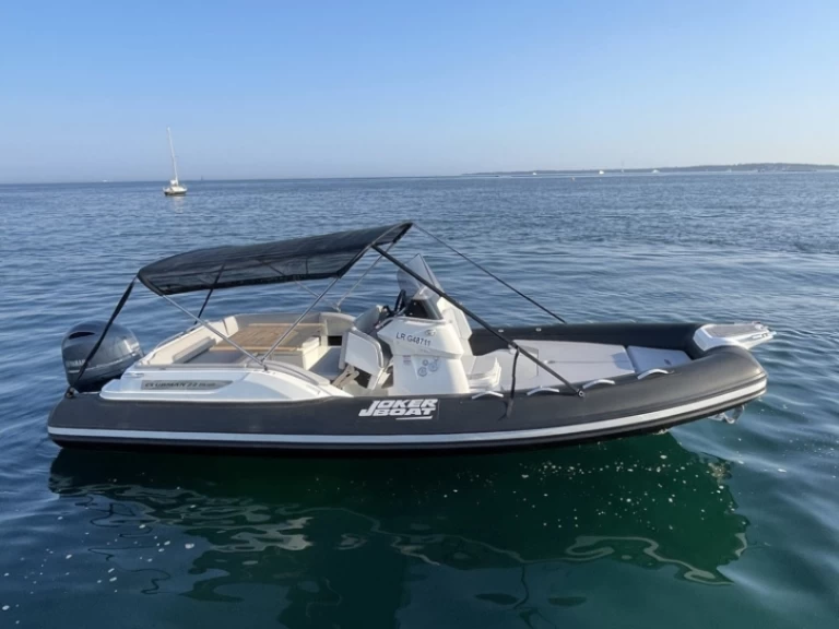 Joker Boat Clubman 22 jednotlivci a charterové společnosti v Cannes