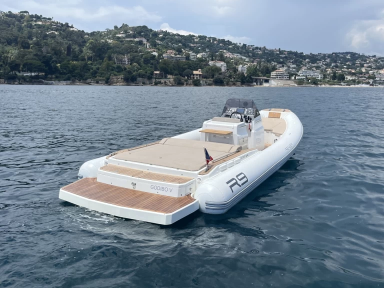 Pronájem lodi Renier Renier R9 Tourer v Cannes na Samboatu