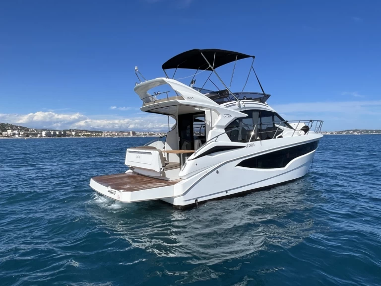 Pronajmout si Galeon Galeon 360 Fly v Cannes