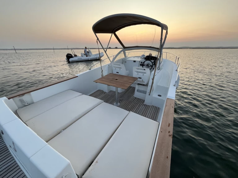 Motorová loď k pronájmu v Arcachon za nejlepší cenu