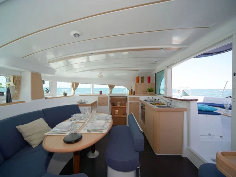 Pronajmout si Lagoon Lagoon 380 S2 v Marsala