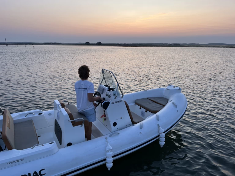 Pronajmout Polotuhá loď se skipperem či ne Zodiac v Arcachon