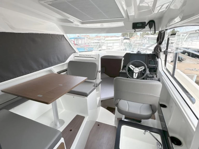Pronájem Motorová loď v Borik Marina -Bénéteau Antares 8 OB