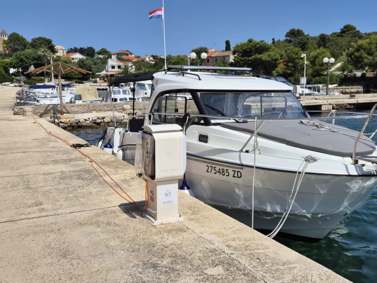 Pronájem Motorová loď Bénéteau s licencí