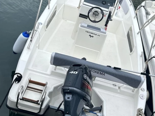 Motorová loď k pronájmu v Sorrento za nejlepší cenu