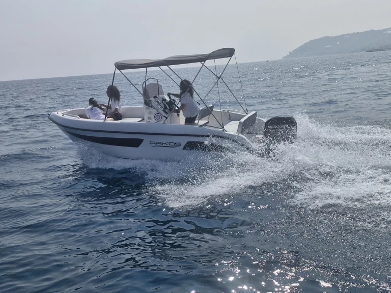 Pronájem Motorová loď Arkos s licencí