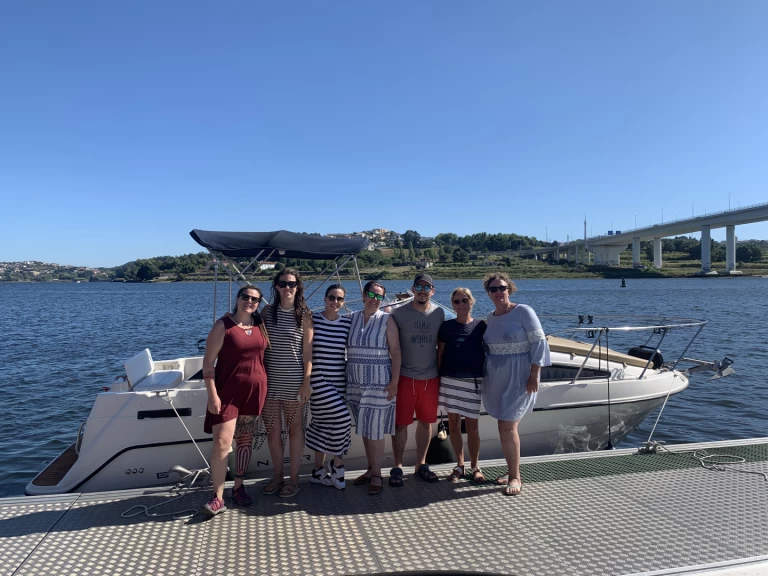 Pronajmout si Bayliner Bayliner 2455 Ciera v Porto