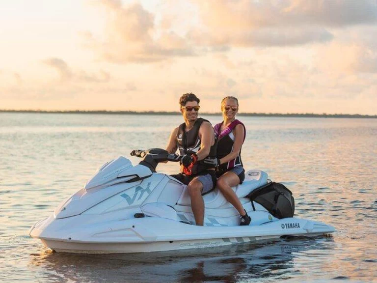 Yamaha Yamaha VX jednotlivci a charterové společnosti v Sant Antoni de Portmany